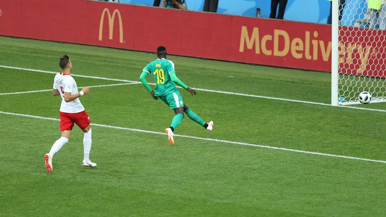 Ba Lan 1-2 Senegal: Hai sai lầm tai hại