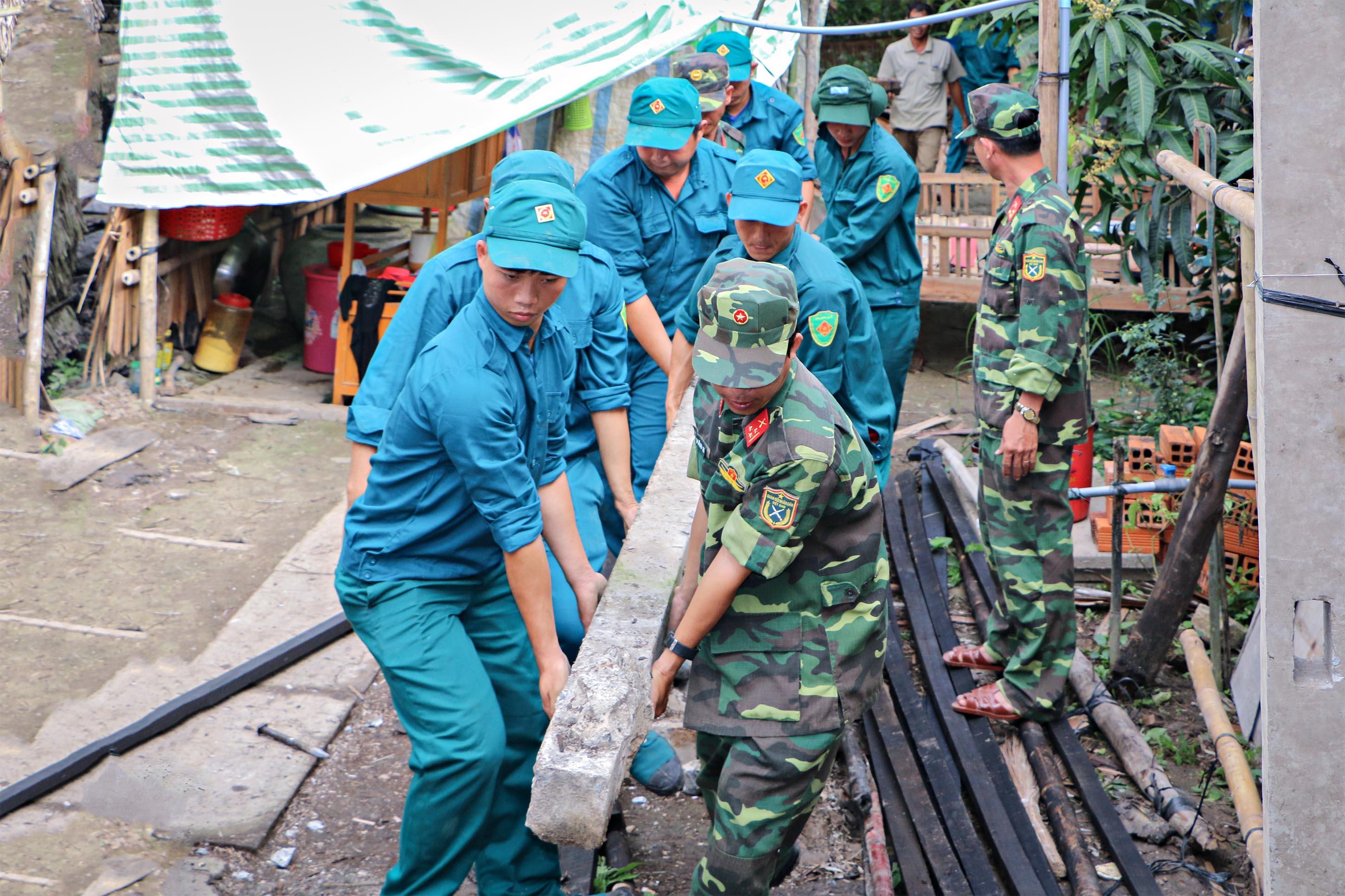 Hiệu quả từ mô hình huấn luyện dân quân tự vệ kết hợp làm công tác dân vận

