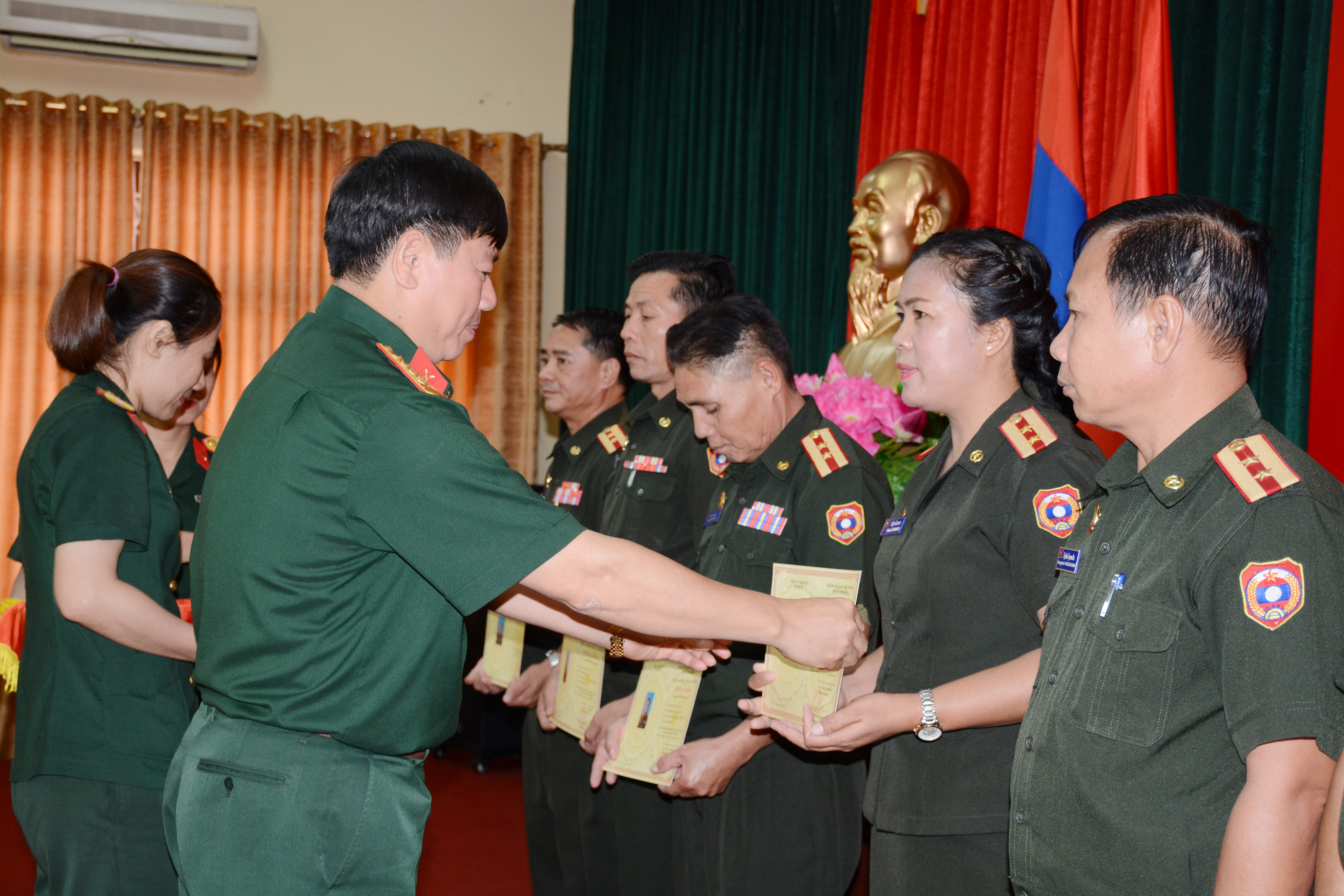 Tập huấn nghiệp vụ công tác văn phòng cho cán bộ Văn phòng Tổng cục Chính trị QĐND Lào