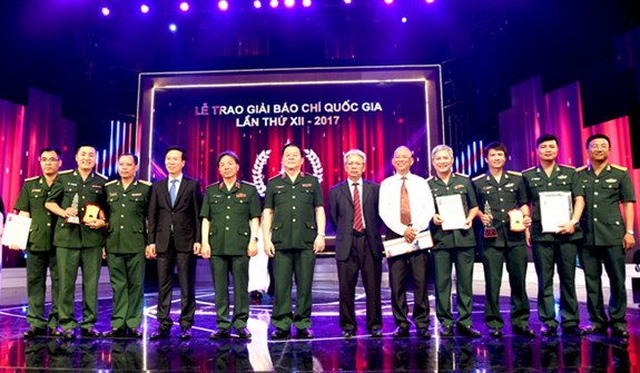 Tôn vinh thành tích của người làm báo cả nước