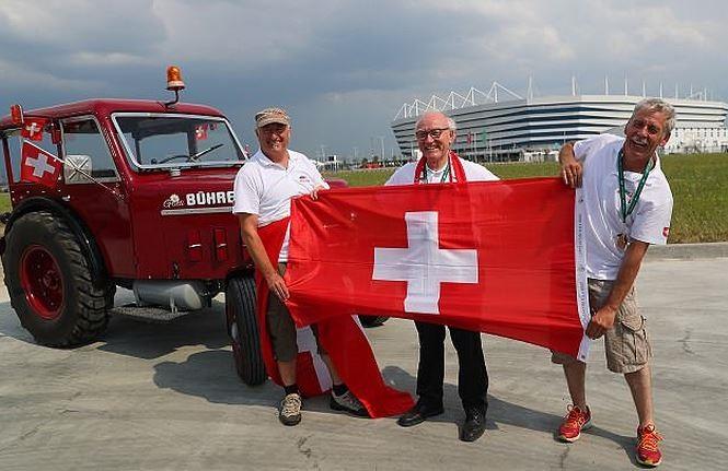 Đi máy kéo tới Nga xem World Cup