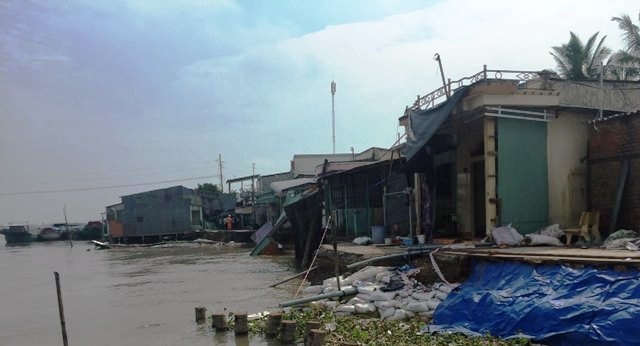 Cần Thơ: Sạt lở bờ sông và giông lốc gây nhiều thiệt hại 