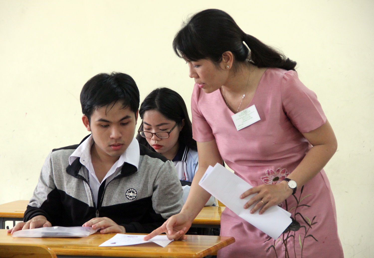 Thí sinh cả nước làm thủ tục thi THPT quốc gia 2018 