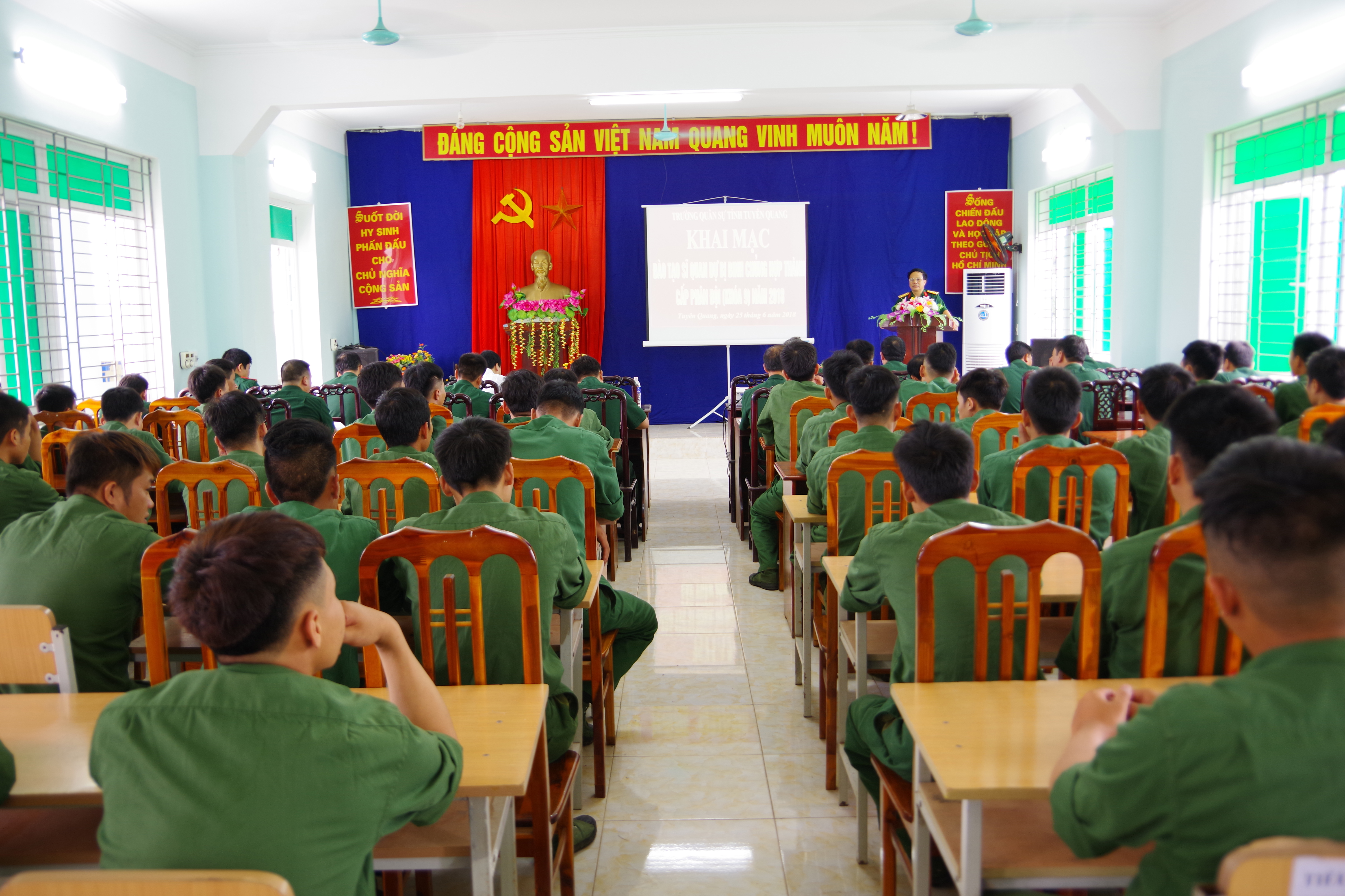 Bộ CHQS tỉnh Tuyên Quang khai mạc lớp đào tạo sĩ quan dự bị bộ binh khóa 9