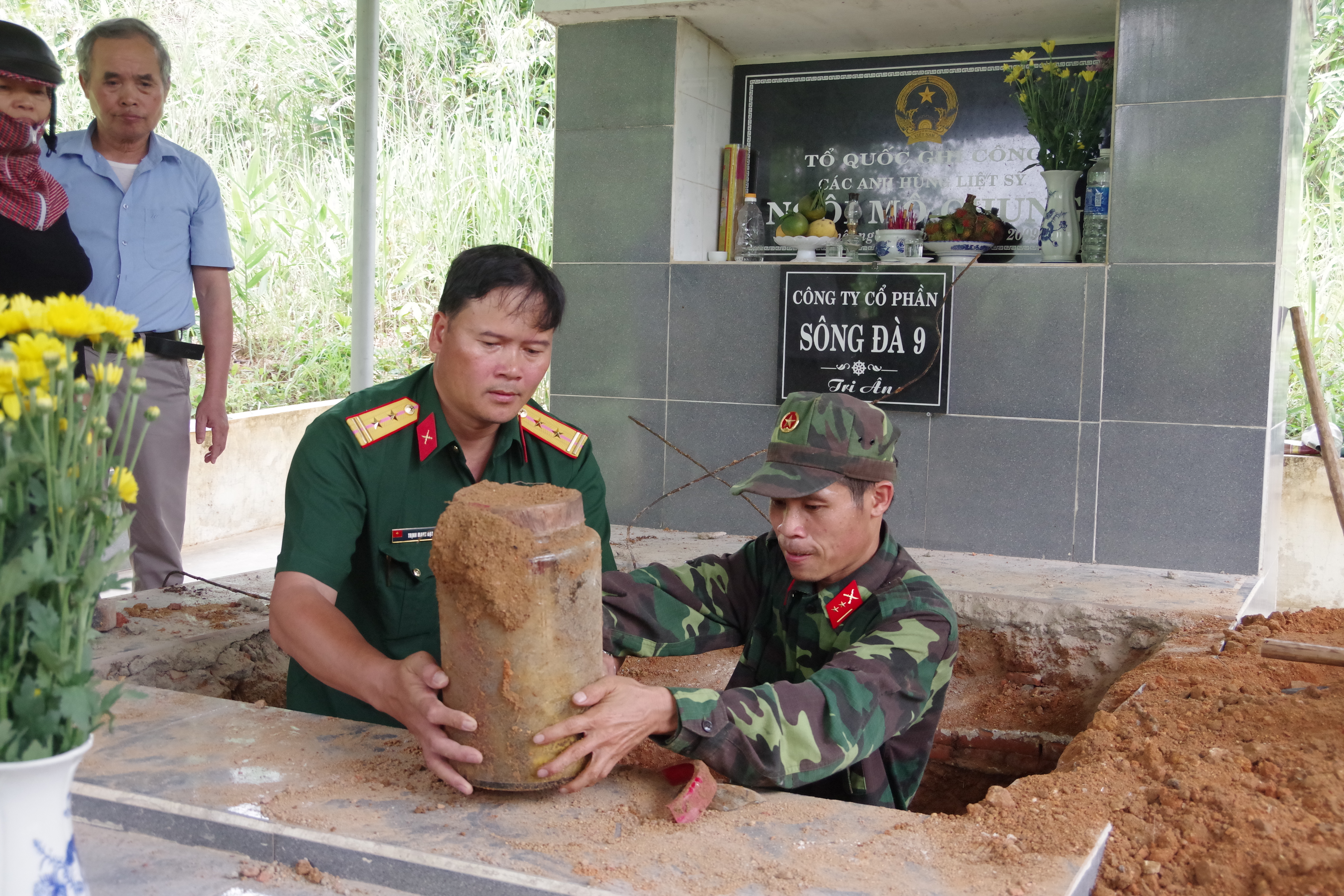 Khai quật ngôi mộ chung tại YaLy