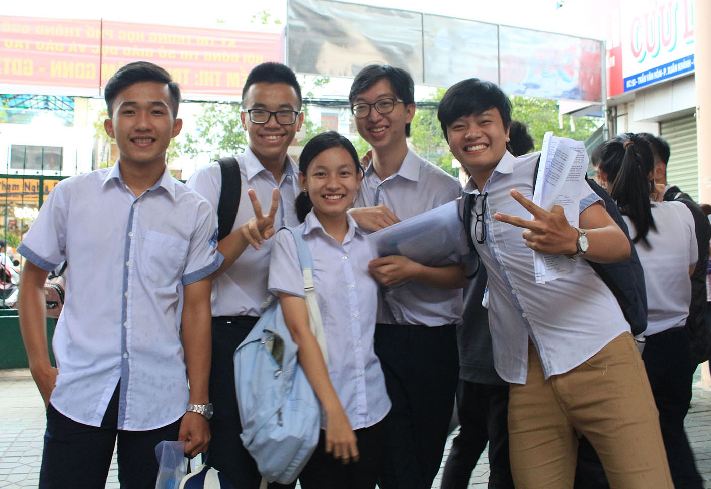 Nhiều thí sinh hoàn thành bài thi môn Ngoại ngữ với tâm trạng phấn khởi

