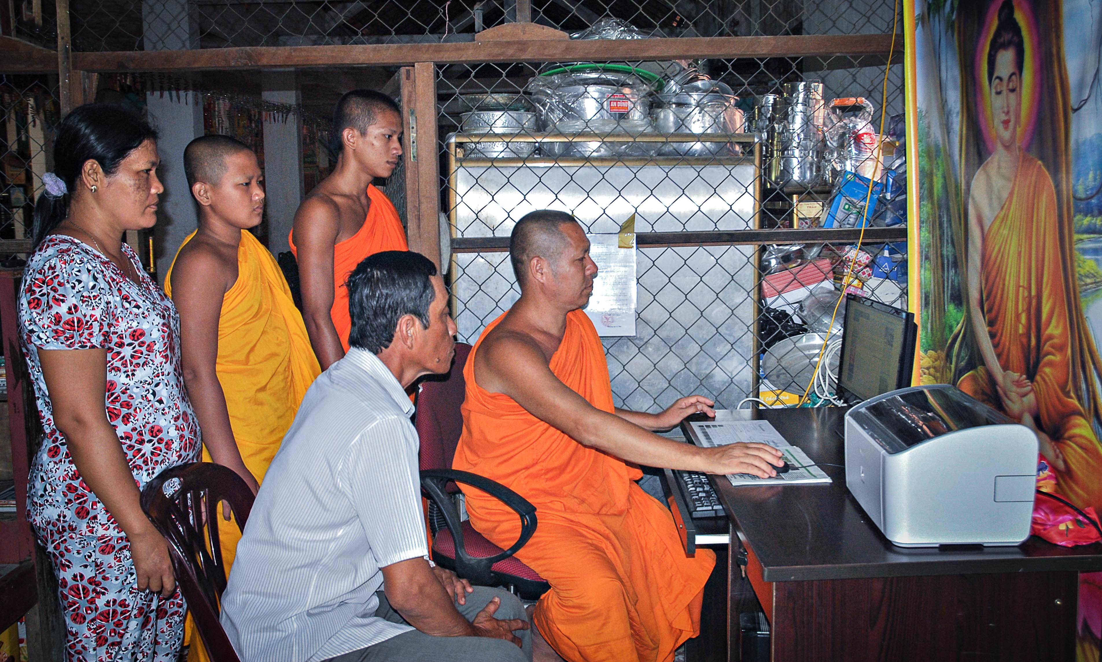 Phát huy vai trò người có uy tín trong đồng bào các dân tộc

