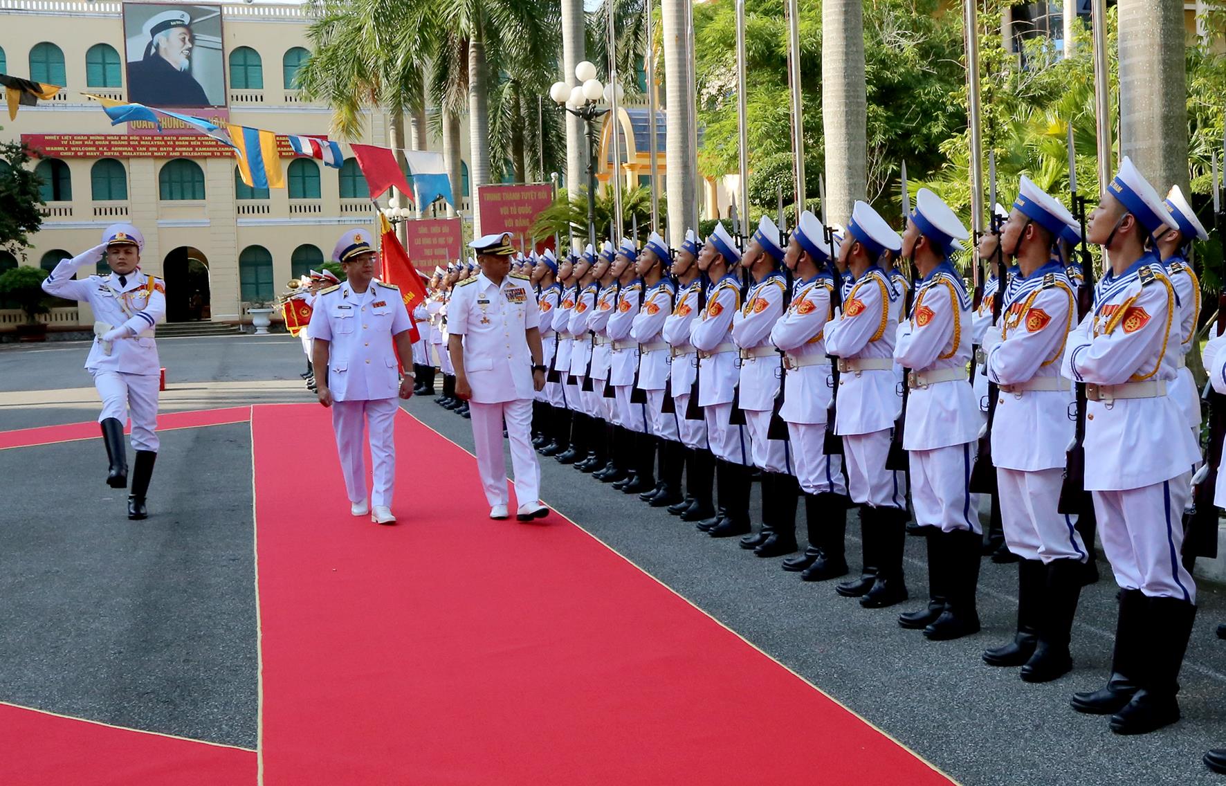 Tư lệnh Hải quân Hoàng gia Malaysia thăm Hải quân nhân dân Việt Nam