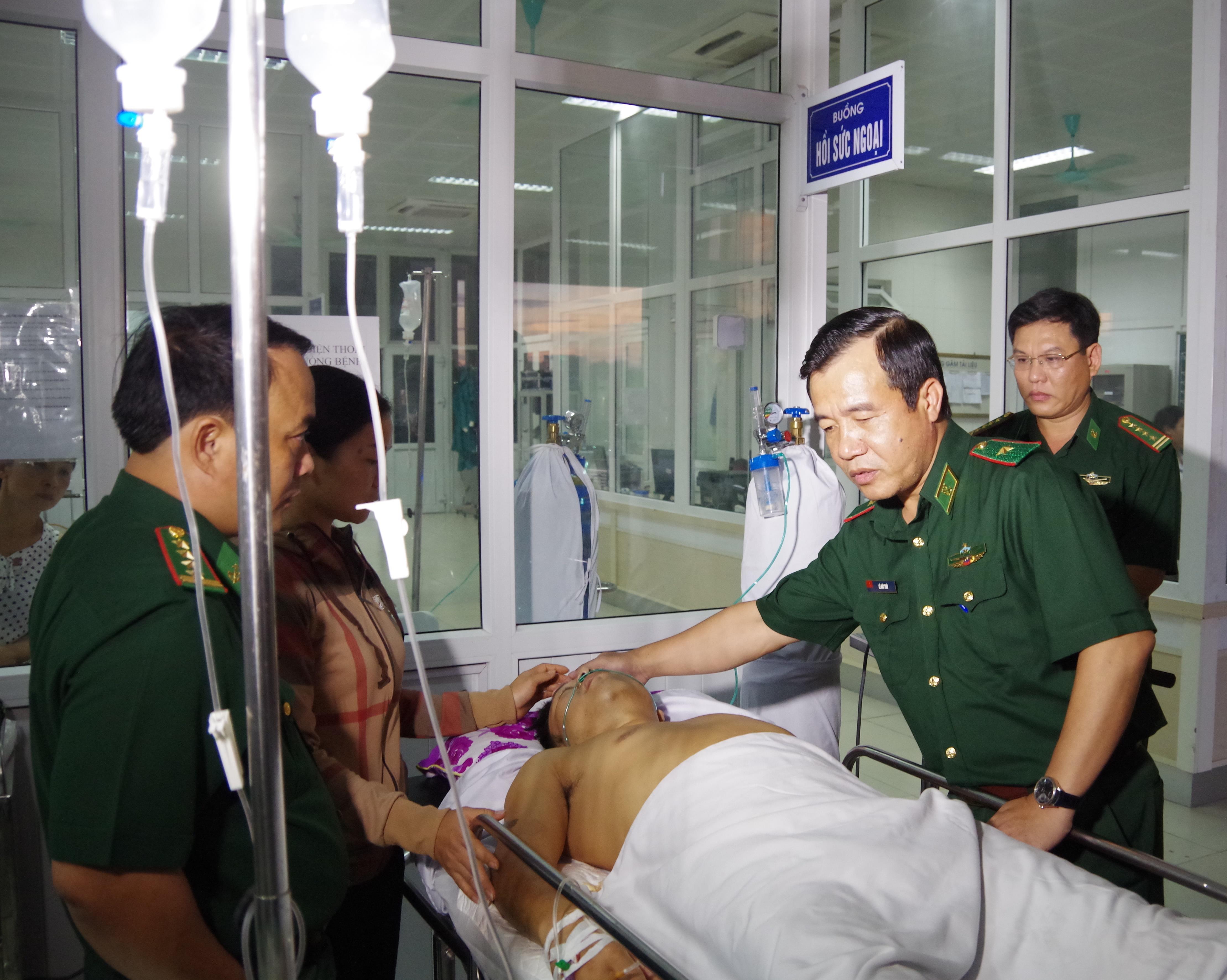 Bị thương nặng vẫn hỗ trợ đồng đội hoàn thành nhiệm vụ