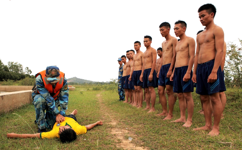 Luyện tập thực hành sơ cứu nạn nhân bị đuối nước.