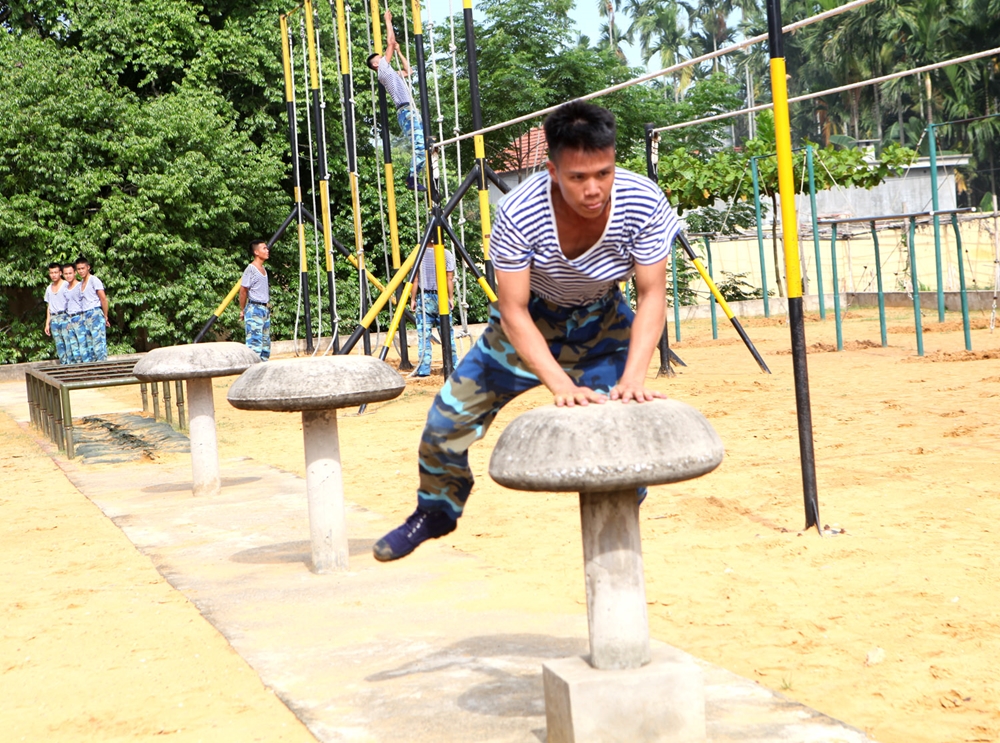 Băng mình qua vật cản nấm.