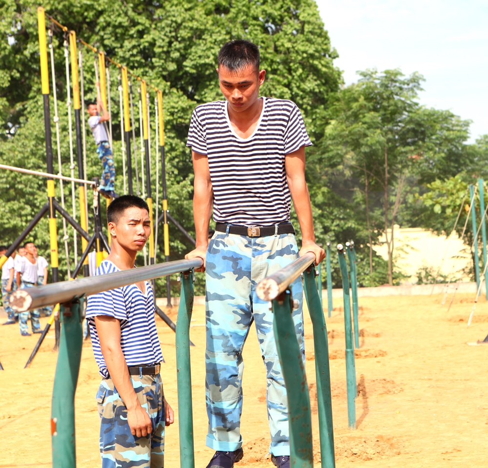 Luyện tập xà kép.