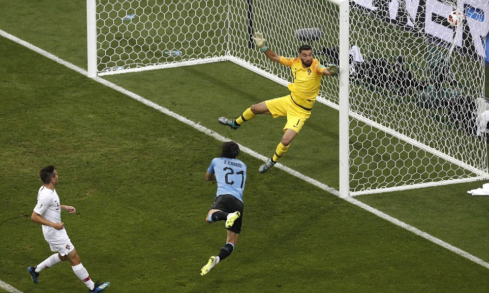 Uruguay 2-1 Bồ Đào Nha: Cú đúp của Cavani