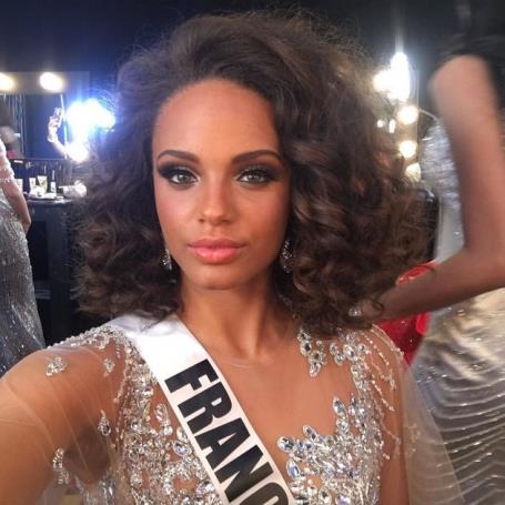 Hoa hậu Pháp “tiếp lửa”Mbappe

