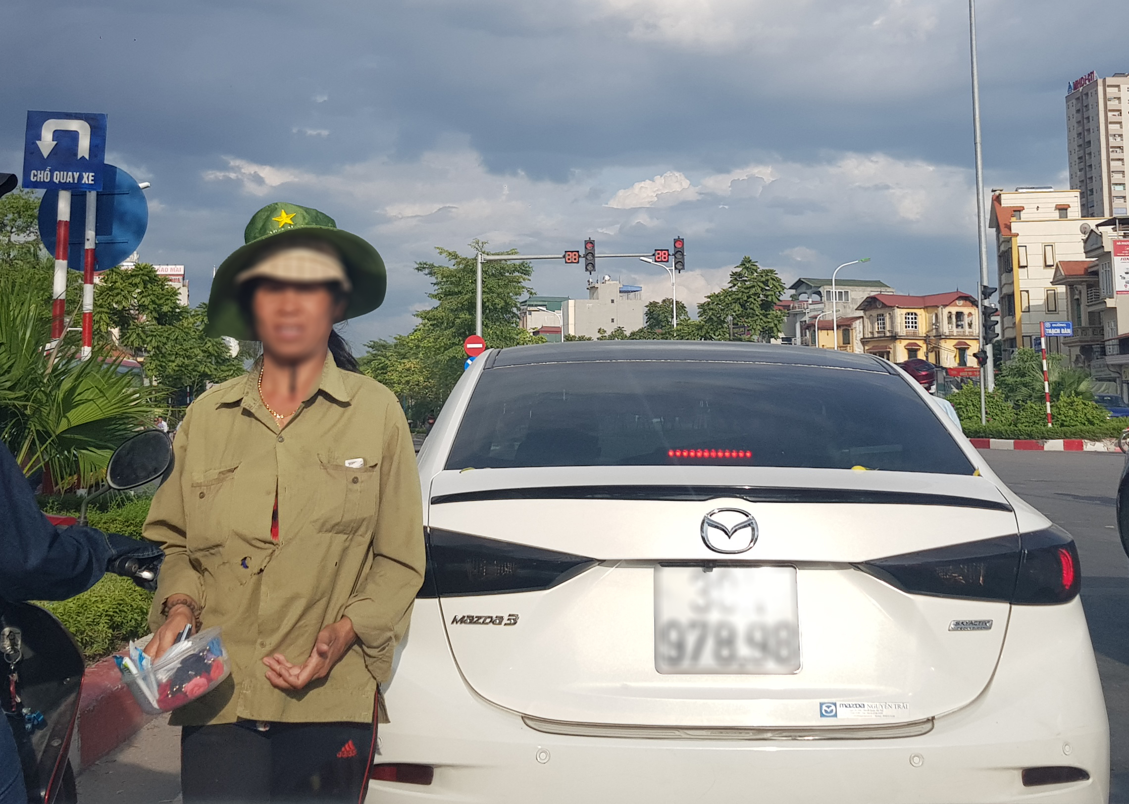 Thông tin từ đường dây nóng