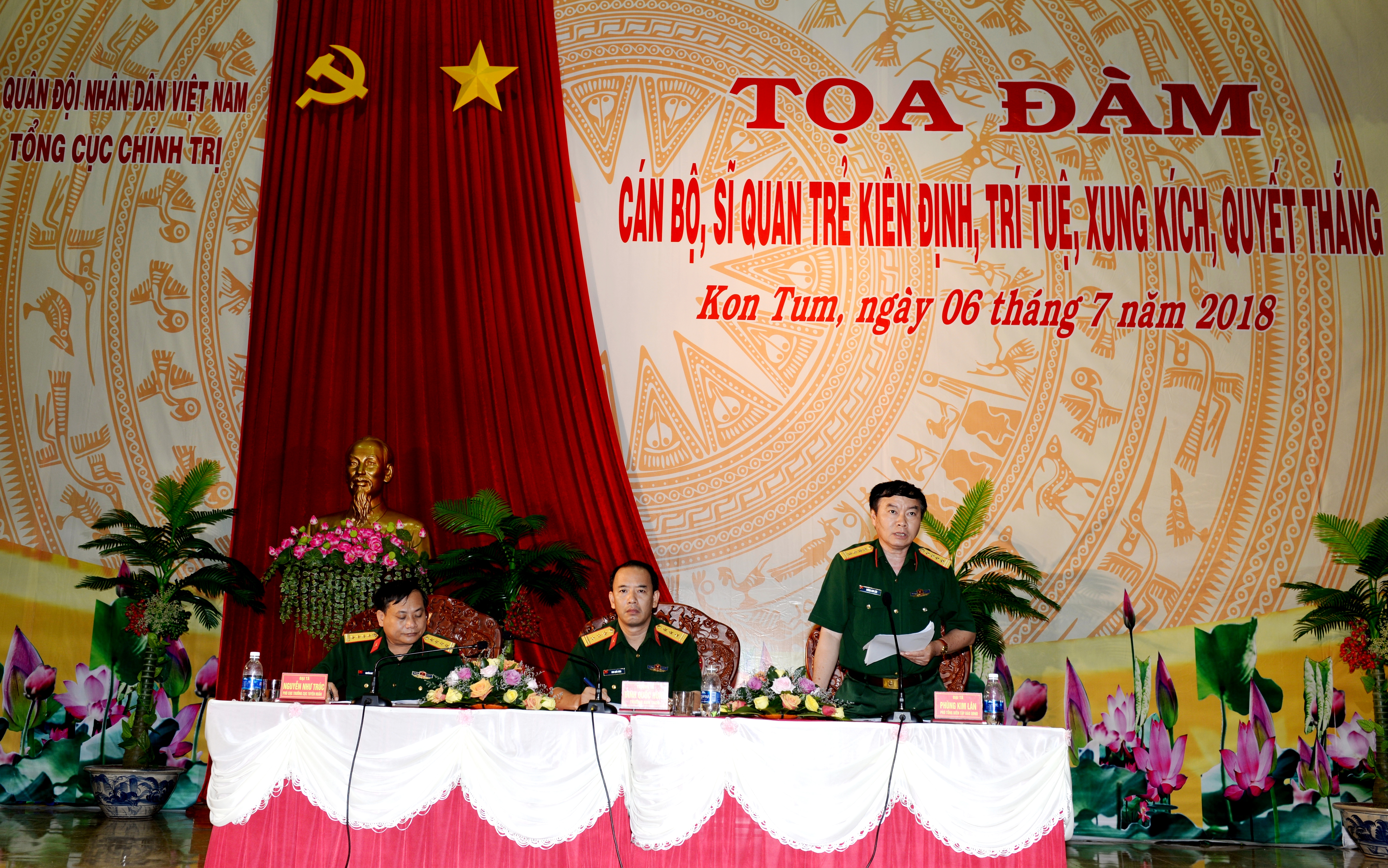 Quan tâm giáo dục, bồi dưỡng, chăm lo đời sống vật chất, tinh thần cho cán bộ, sĩ quan trẻ