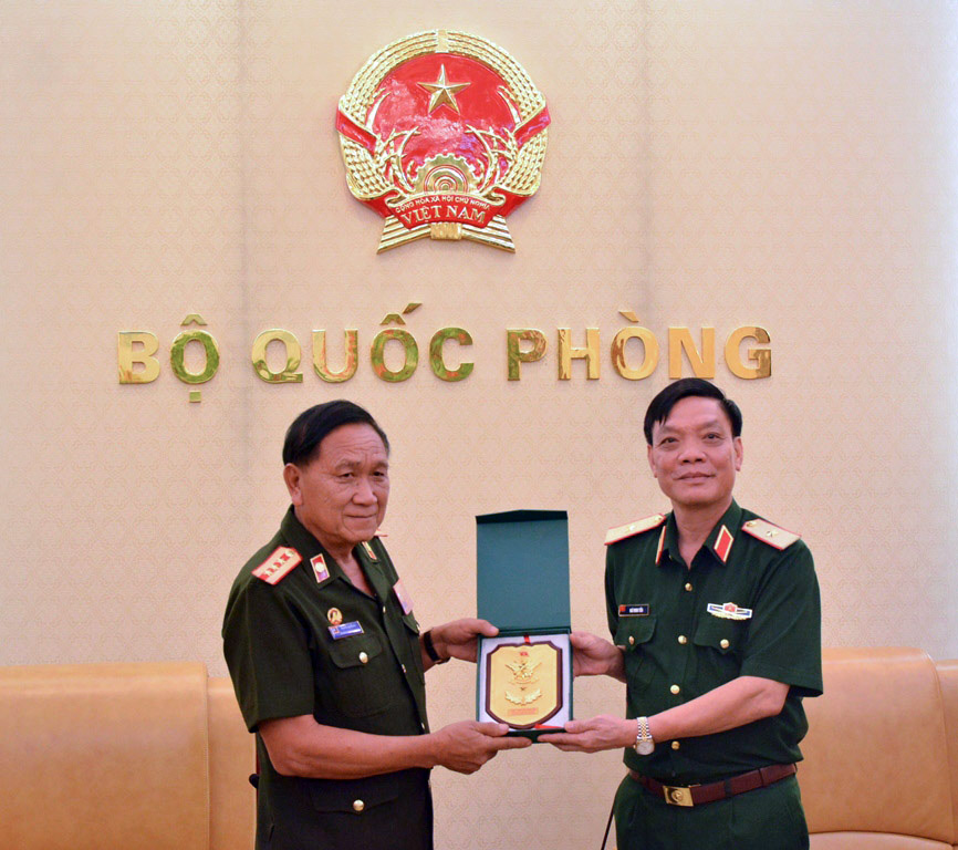 Đoàn Cục Hóa học QĐND Lào thăm và làm việc tại Việt Nam

