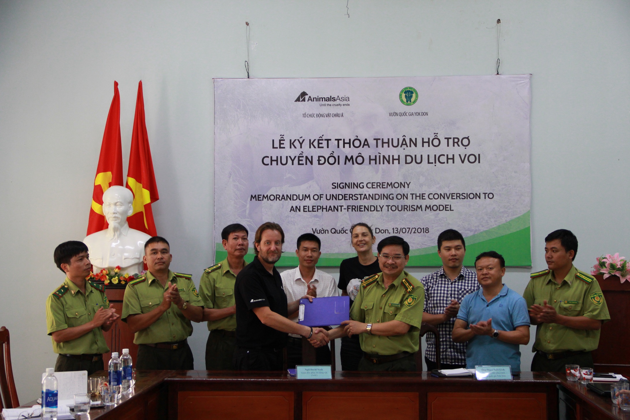 Tổ chức động vật châu Á hỗ trợ chuyển đổi mô hình du lịch thân thiện với voi 