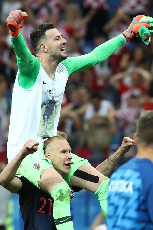 Hấp dẫn cuộc đua “Găng tay vàng”