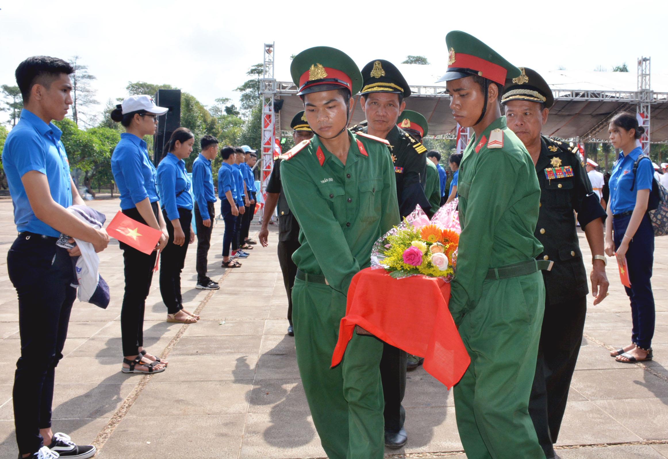 Hết lòng tìm kiếm, đưa các anh về đất mẹ