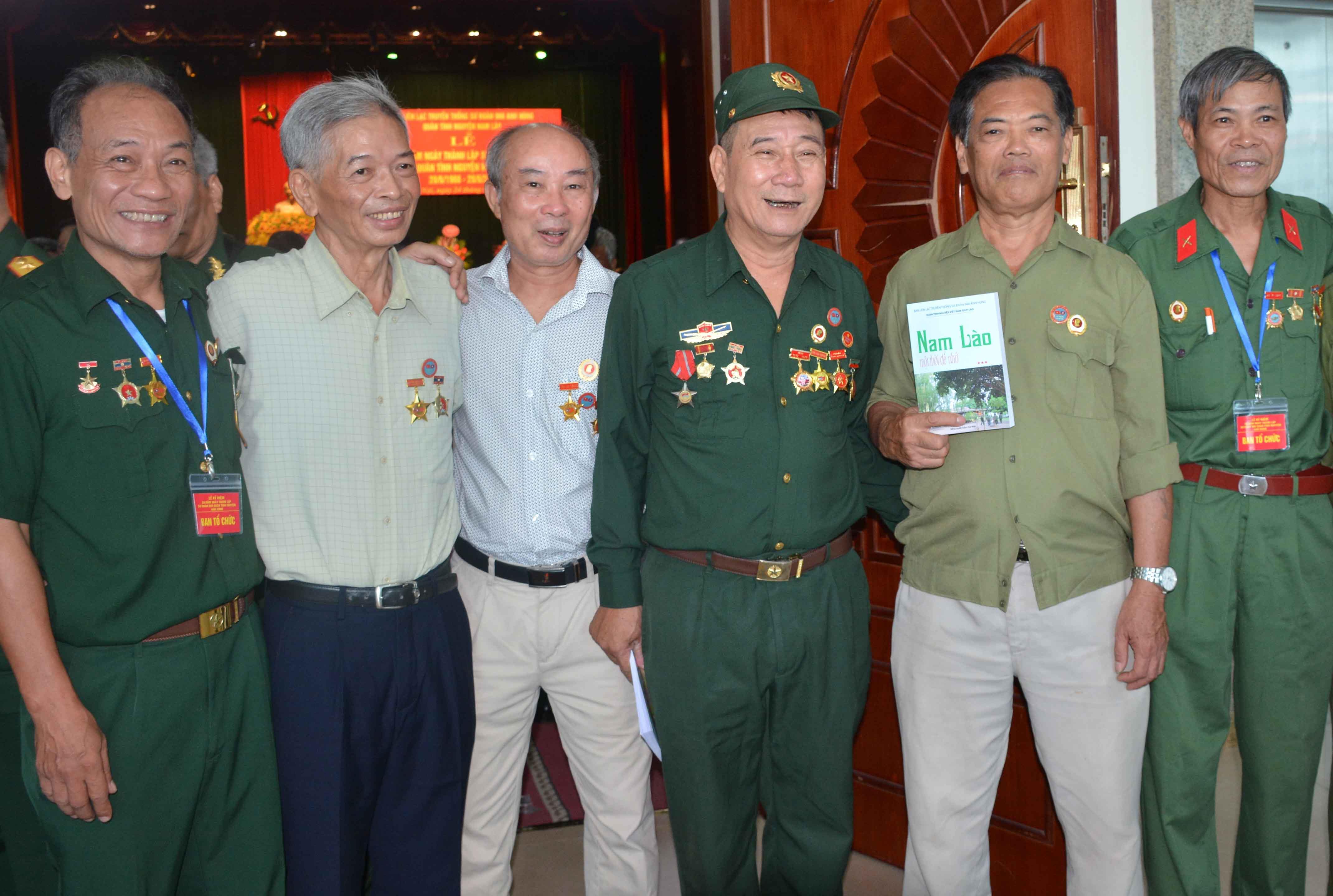 Ấm tình đồng đội

