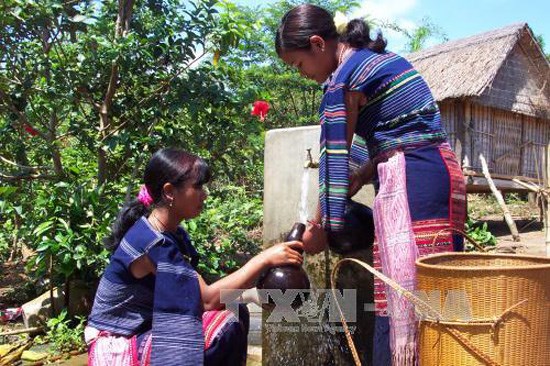 KHUYẾN KHÍCH CHỦ ĐỘNG VƯƠN LÊN THOÁT NGHÈO  