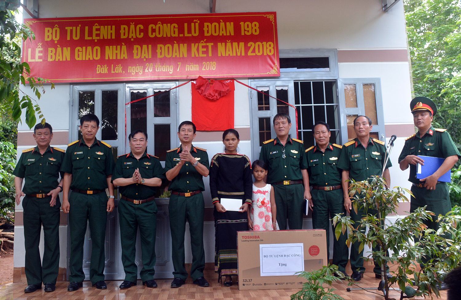 Binh chủng Đặc công trao nhà đại đoàn kết cho hộ nghèo Tây Nguyên

