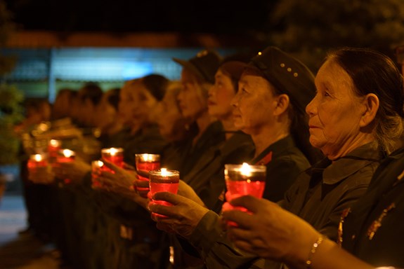 LÒNG MẸ BAO LA...