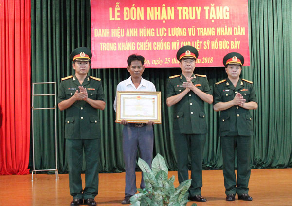 Ngời sáng một tấm gương anh hùng