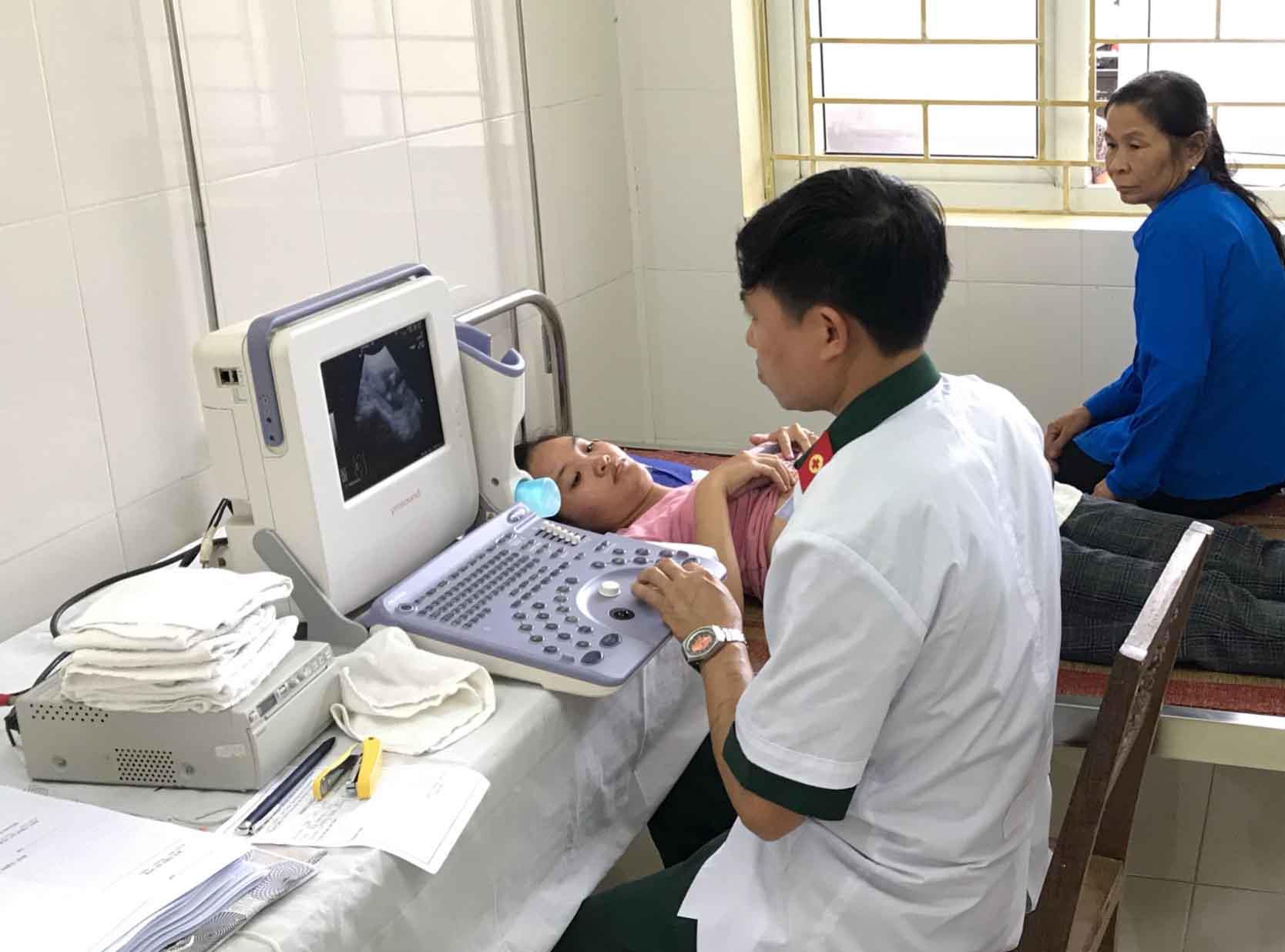 Ấm áp tình người nơi vùng khó

