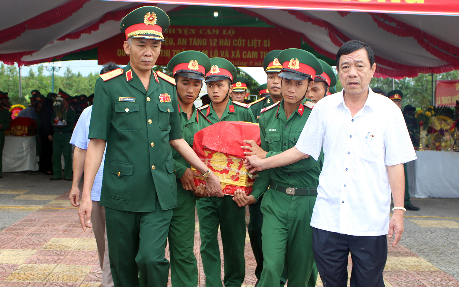 Quảng Trị: Truy điệu và án táng 12 hài cốt liệt sĩ