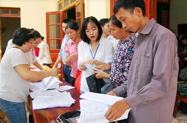 Dấu ấn tình nguyện viên trẻ tư vấn tìm kiếm mộ liệt sĩ