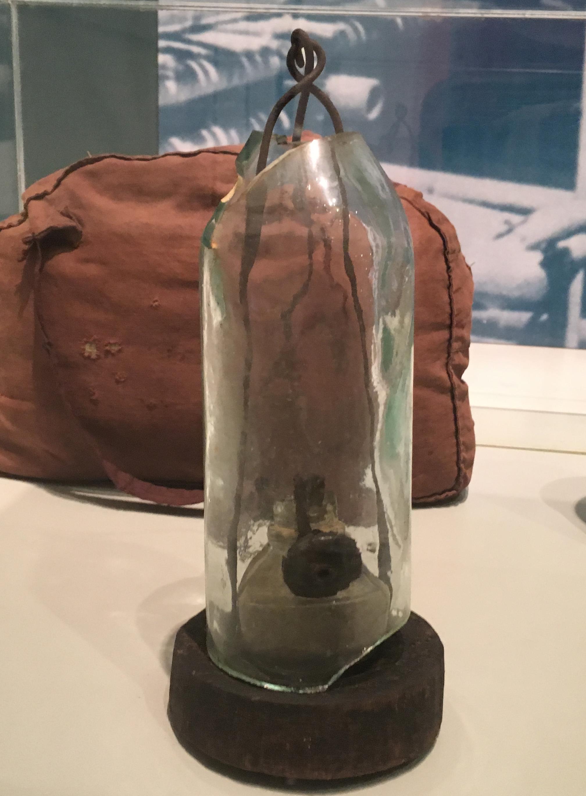 Chiếc đèn chai của sư thầy Đàm Duyên

