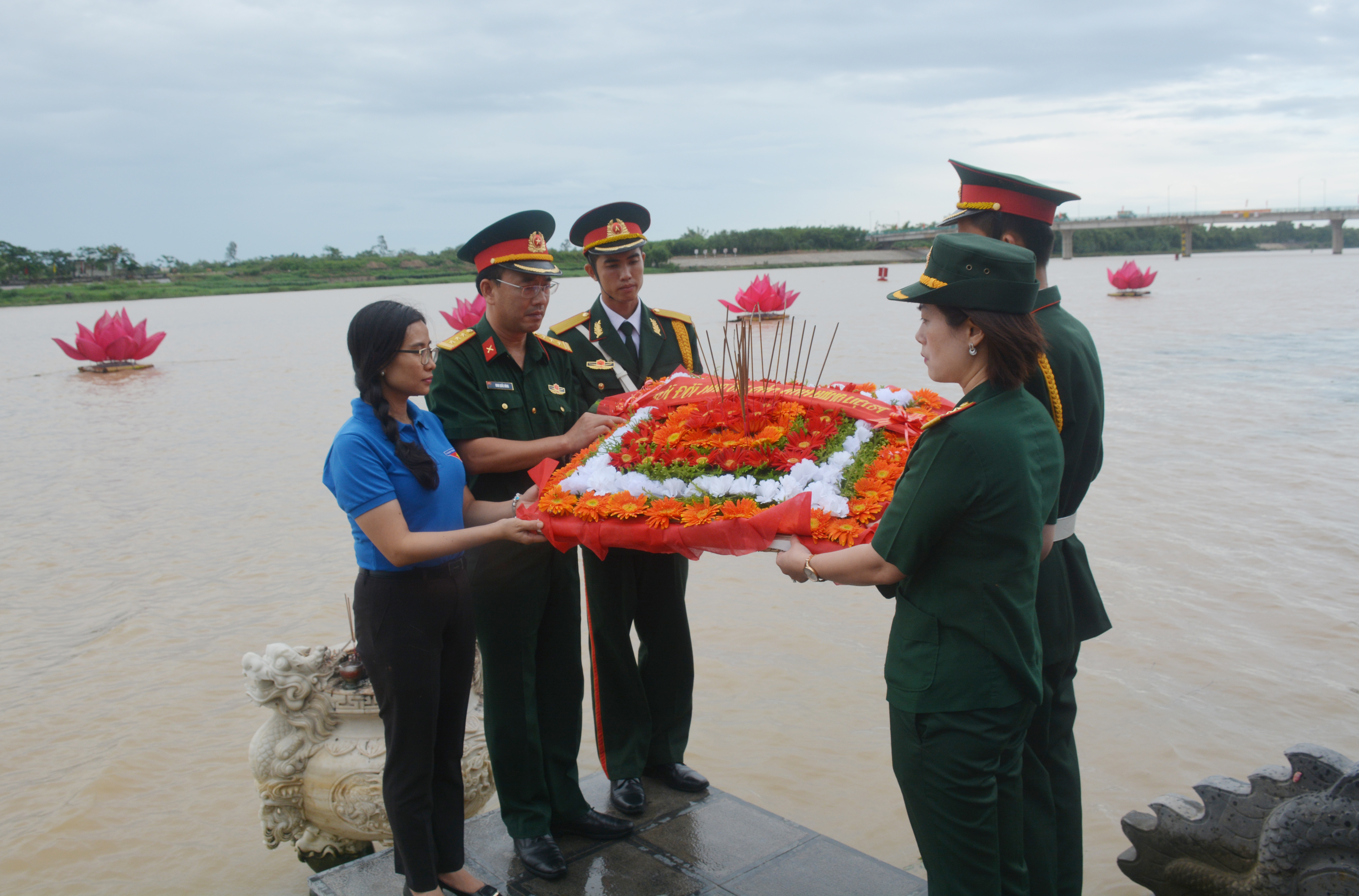 Hành trình về nguồn tri ân của cán bộ, hội viên Phụ nữ Quân đội