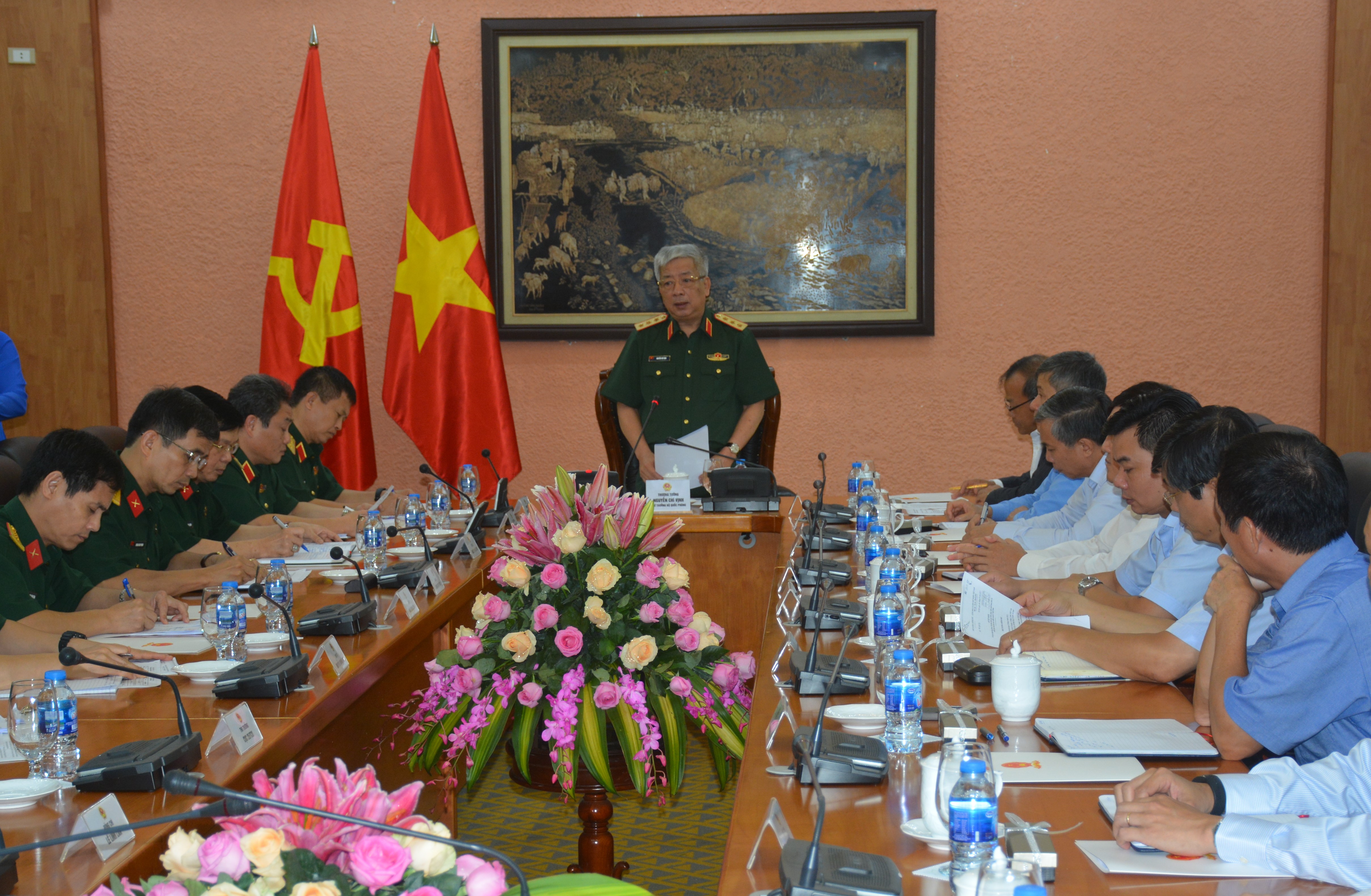 Thượng tướng Nguyễn Chí Vịnh tiếp Đoàn trưởng các cơ quan đại diện Việt Nam tại nước ngoài 

