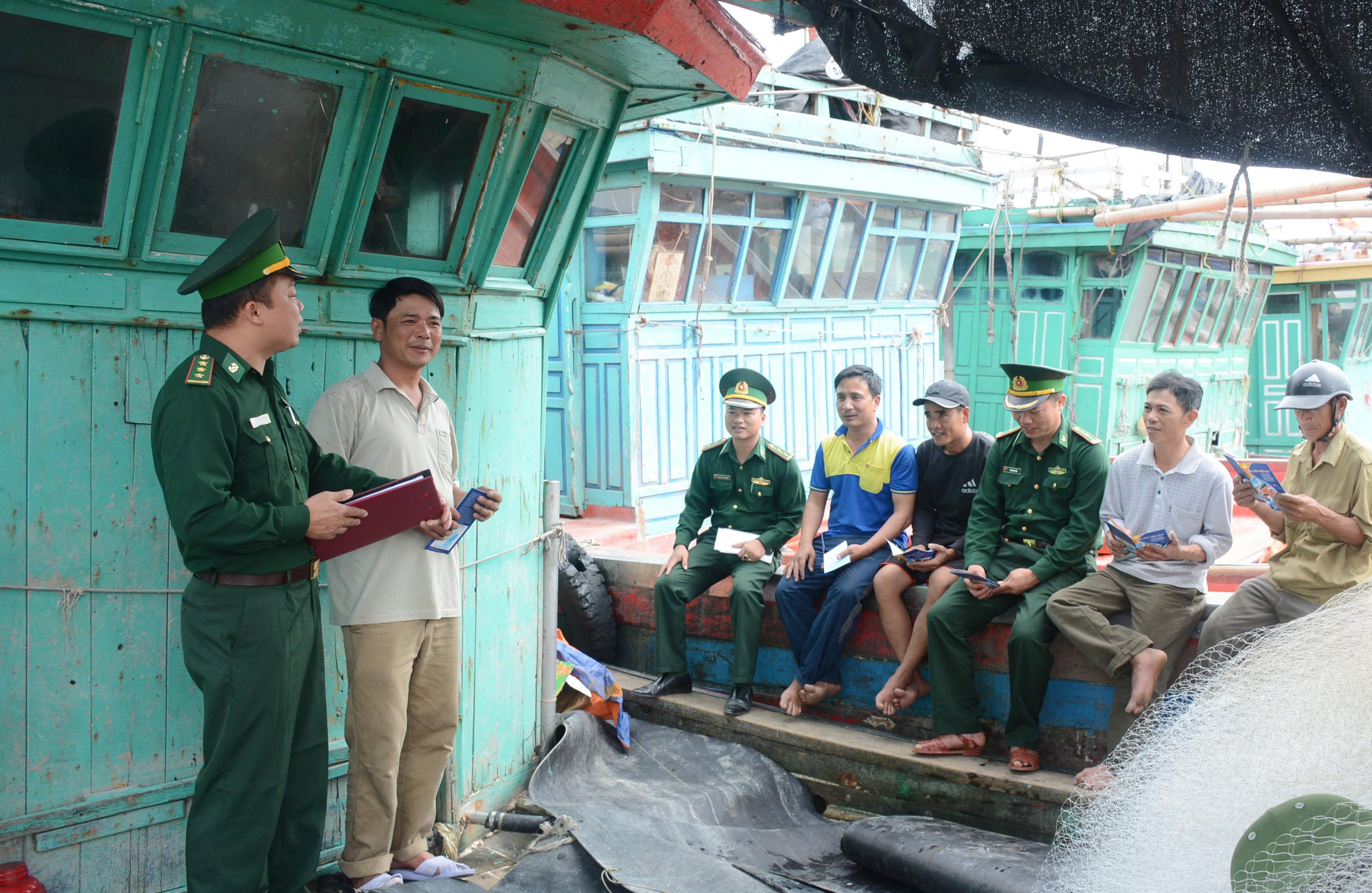 Giúp ngư dân vươn khơi an toàn