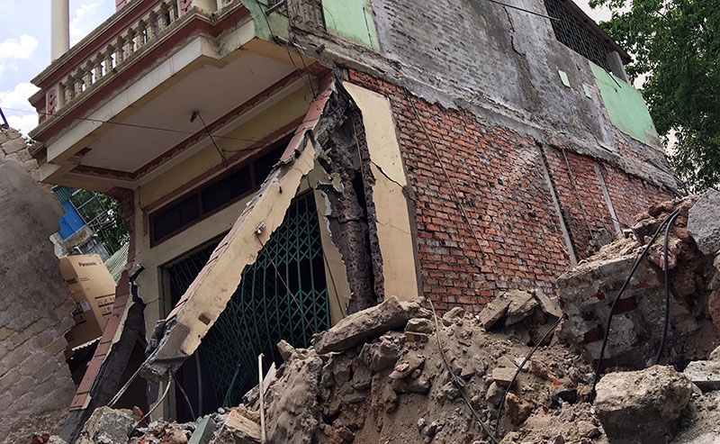 Trong đó, 9 hộ dân sập nhà hoàn toàn.