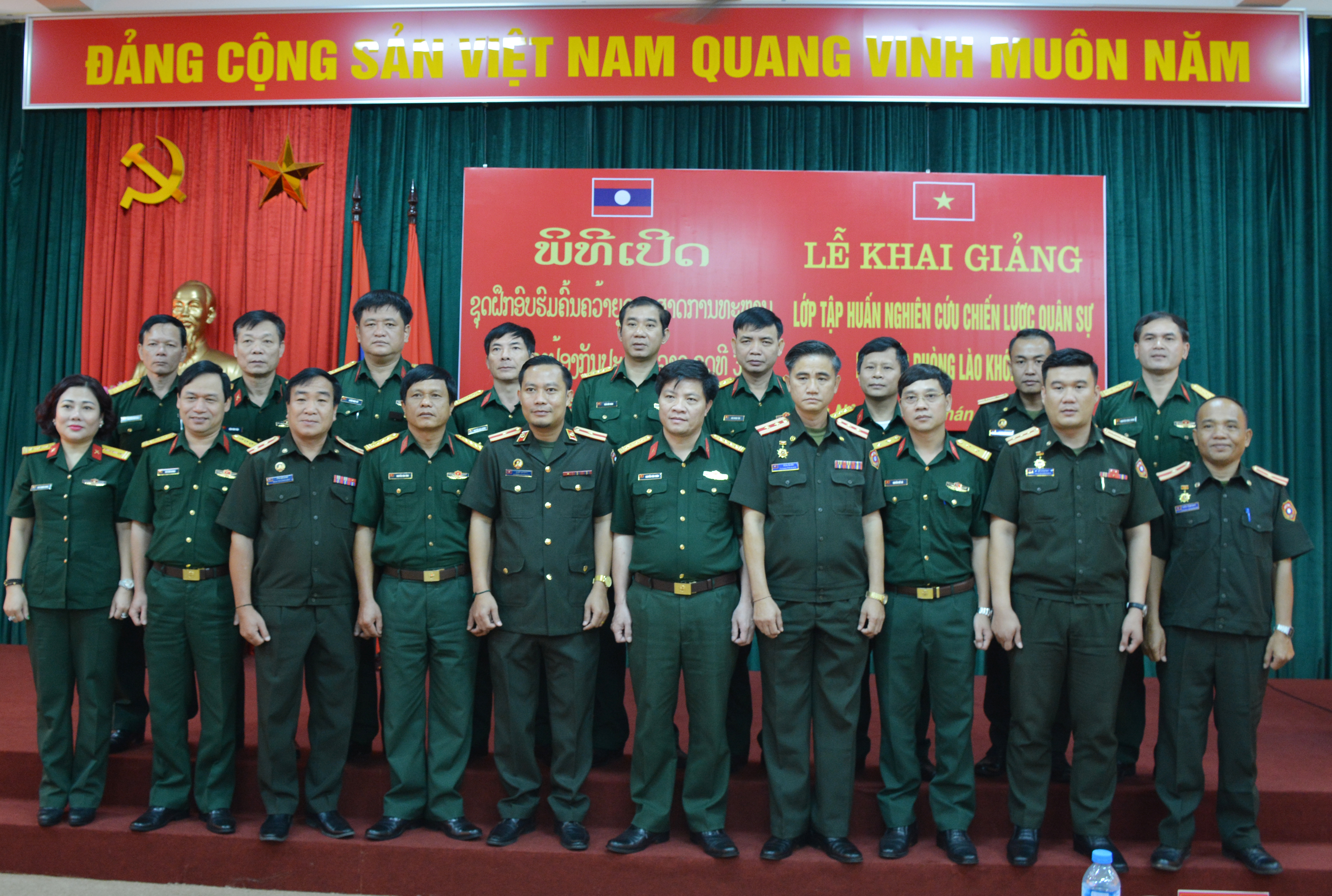 Tập huấn cán bộ nghiên cứu chiến lược Quân đội nhân dân Lào 

