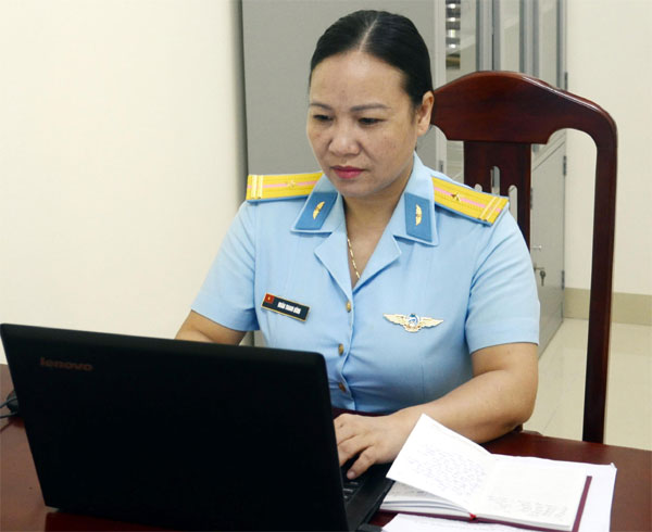 Nữ nhà báo xông xáo