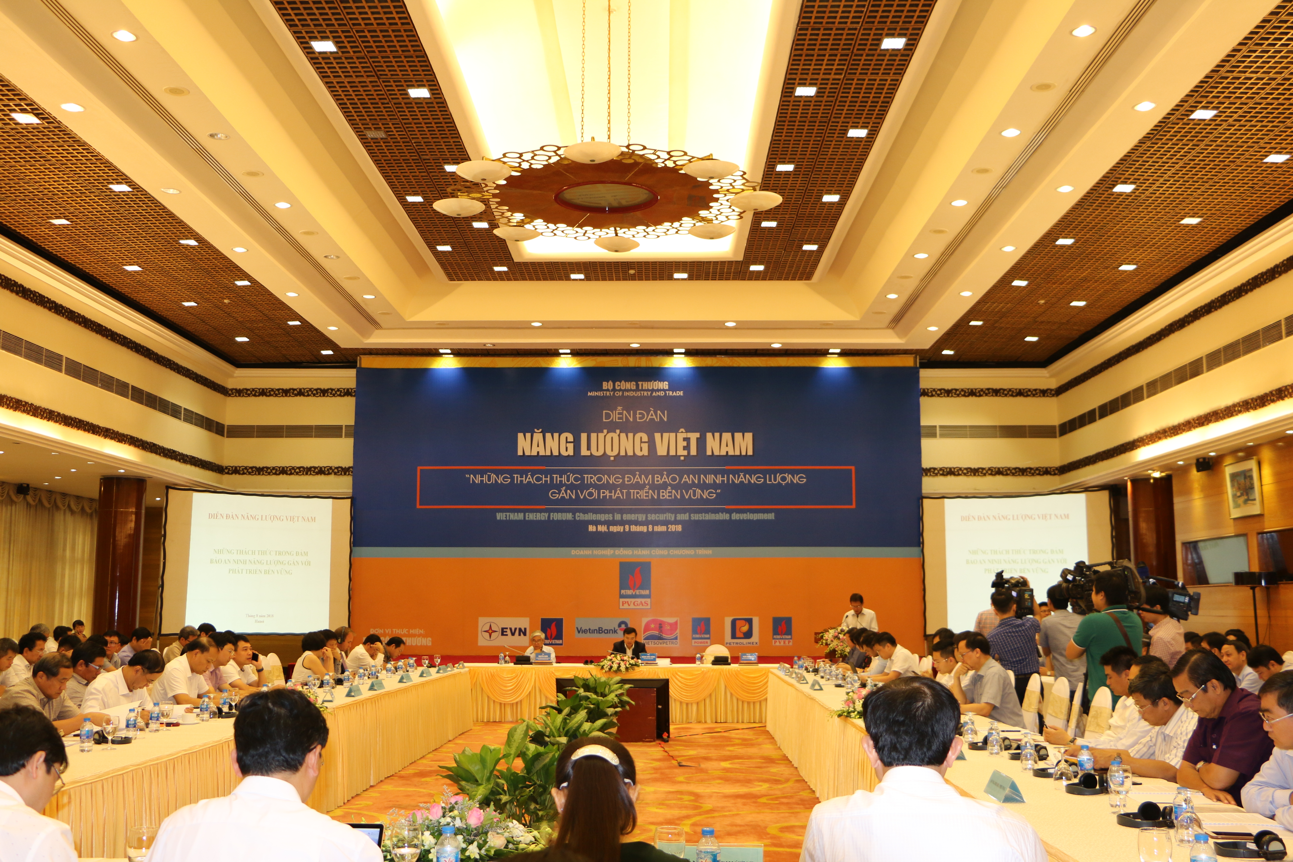 Giải bài toán năng lượng ở Việt Nam: Không thể chỉ một bộ làm!