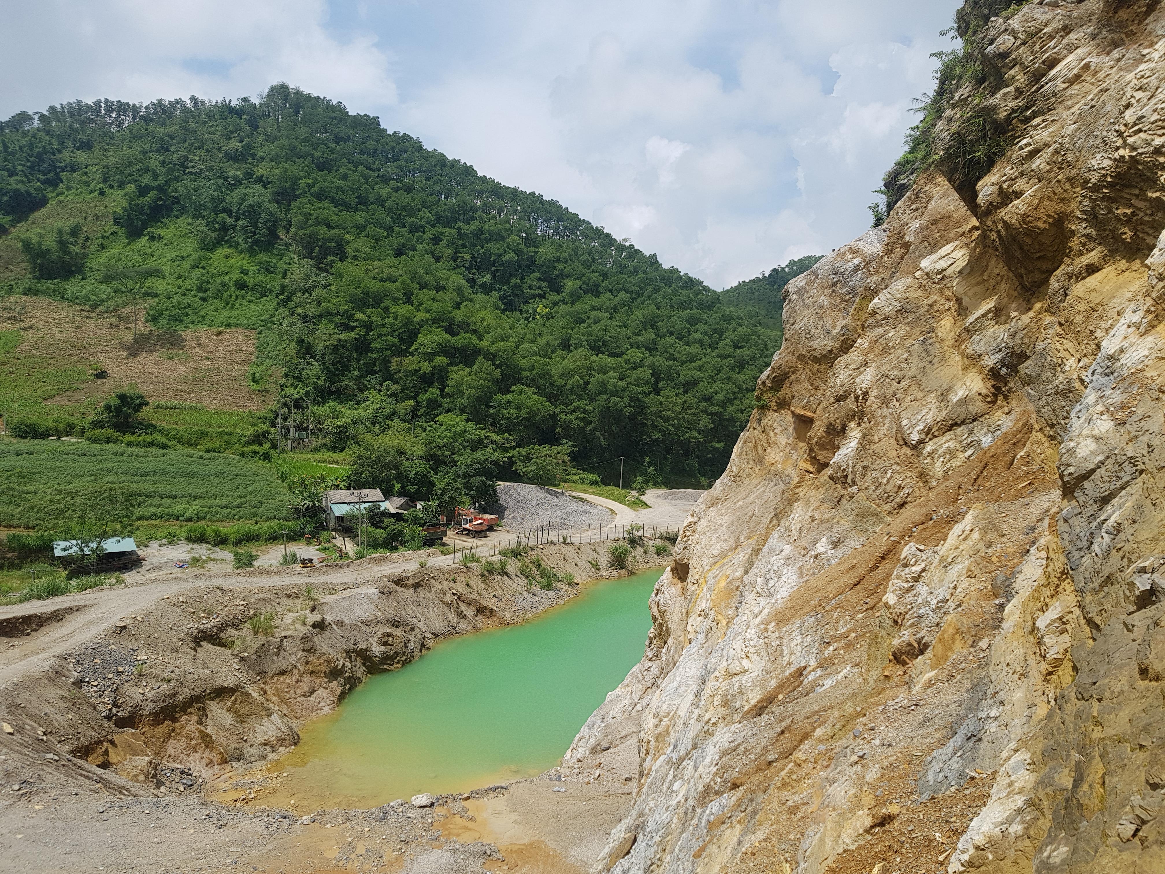 Những bất cập trong cấp phép khai thác khoáng sản cho công ty Hoàng Sơn