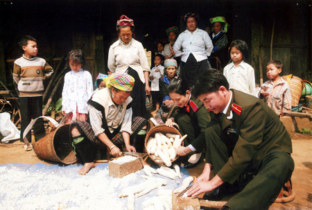 Phát huy sức mạnh của quần chúng nhân dân trong sự nghiệp bảo vệ an ninh quốc gia, bảo đảm trật tự an toàn xã hội  