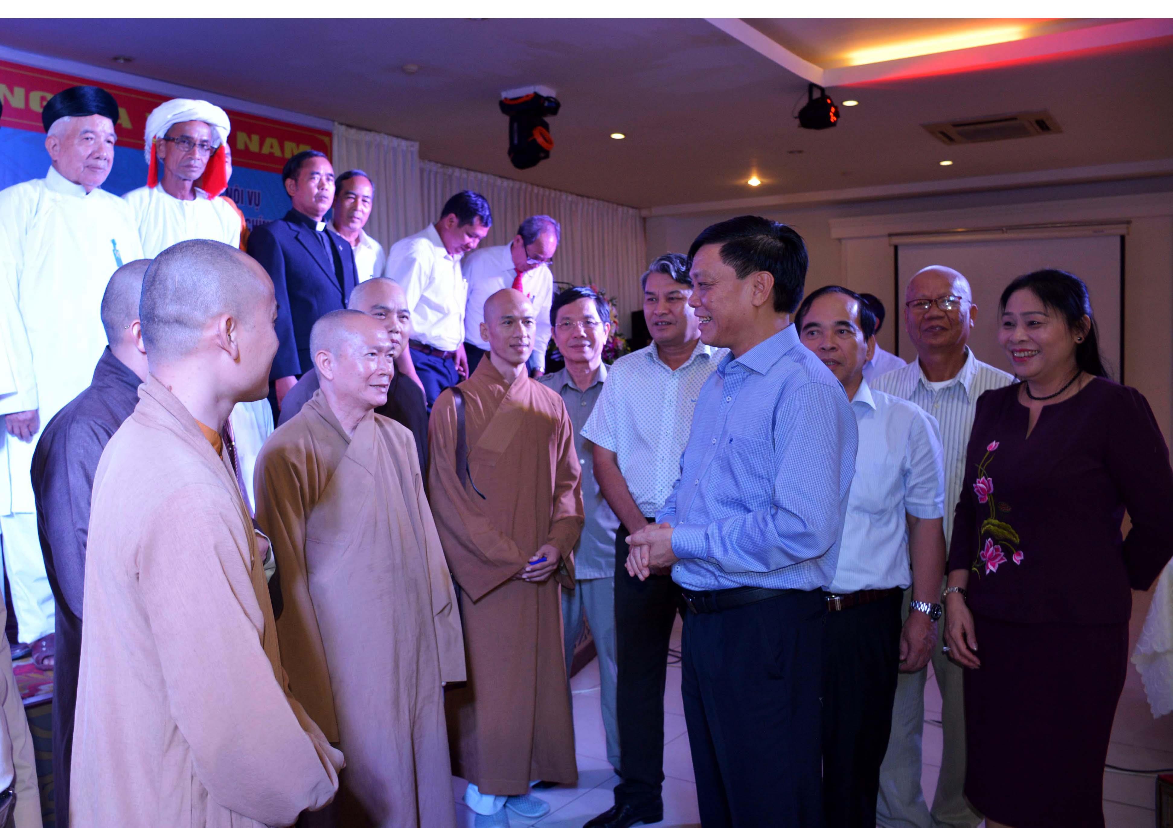 Các chức sắc tôn giáo chung tay xây dựng nền quốc phòng toàn dân