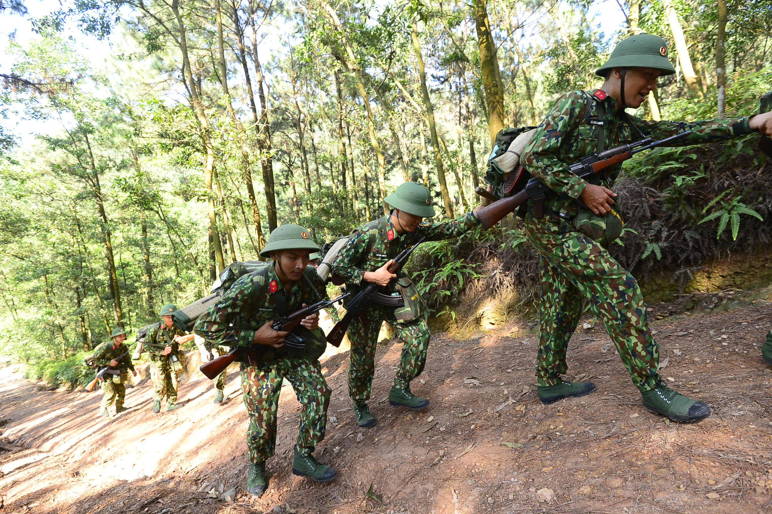 Tập 6: Sao nhập ngũ - Quyết tâm vượt 8 km đường rừng