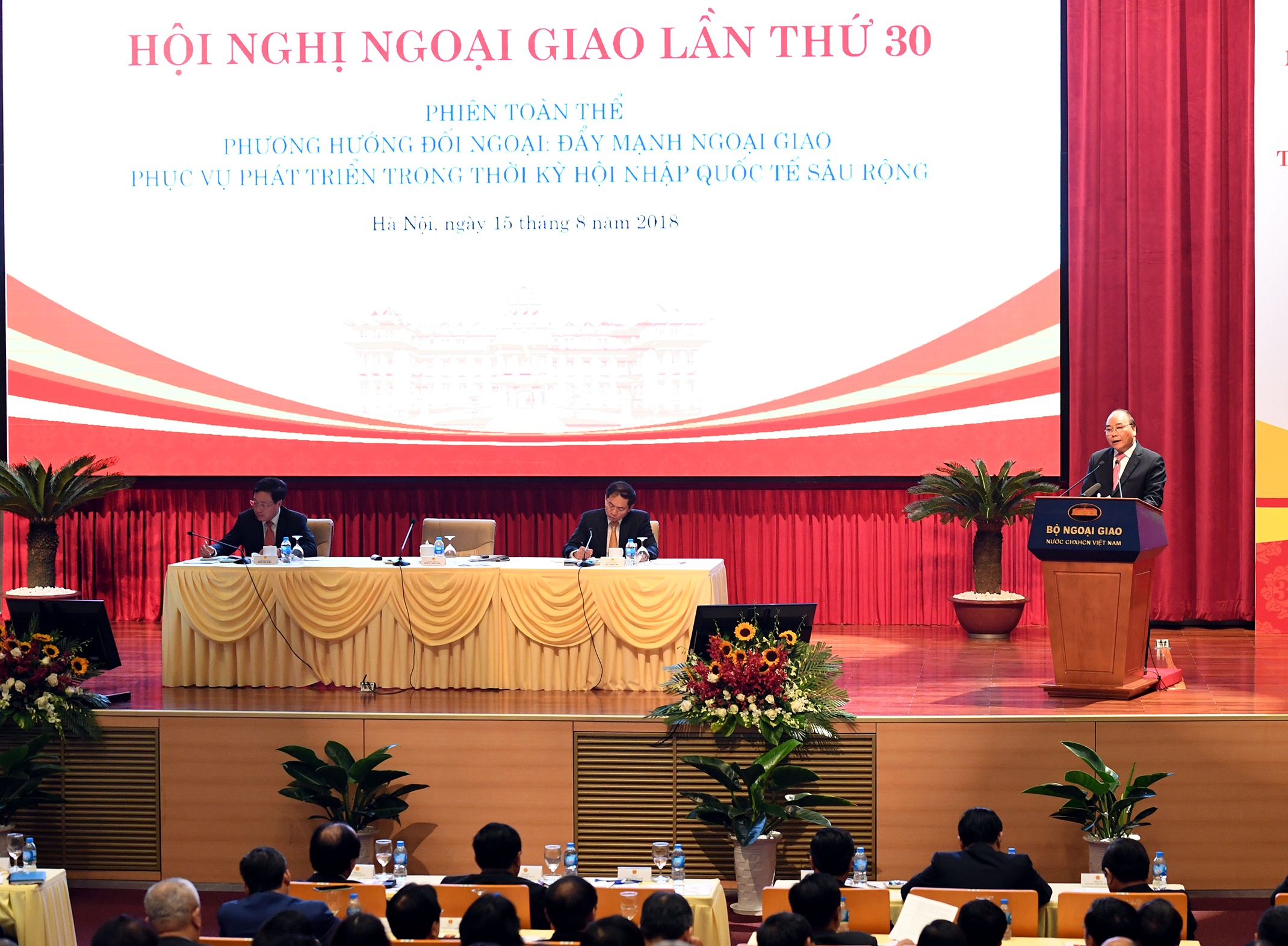 Công tác đối ngoại cần đồng hành cùng doanh nghiệp vươn ra thế giới