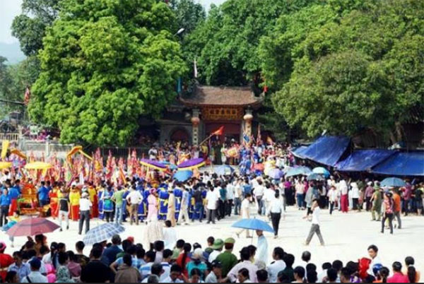 Biểu diễn chầu văn trong lễ hội truyền thống đền Bảo Hà 2018