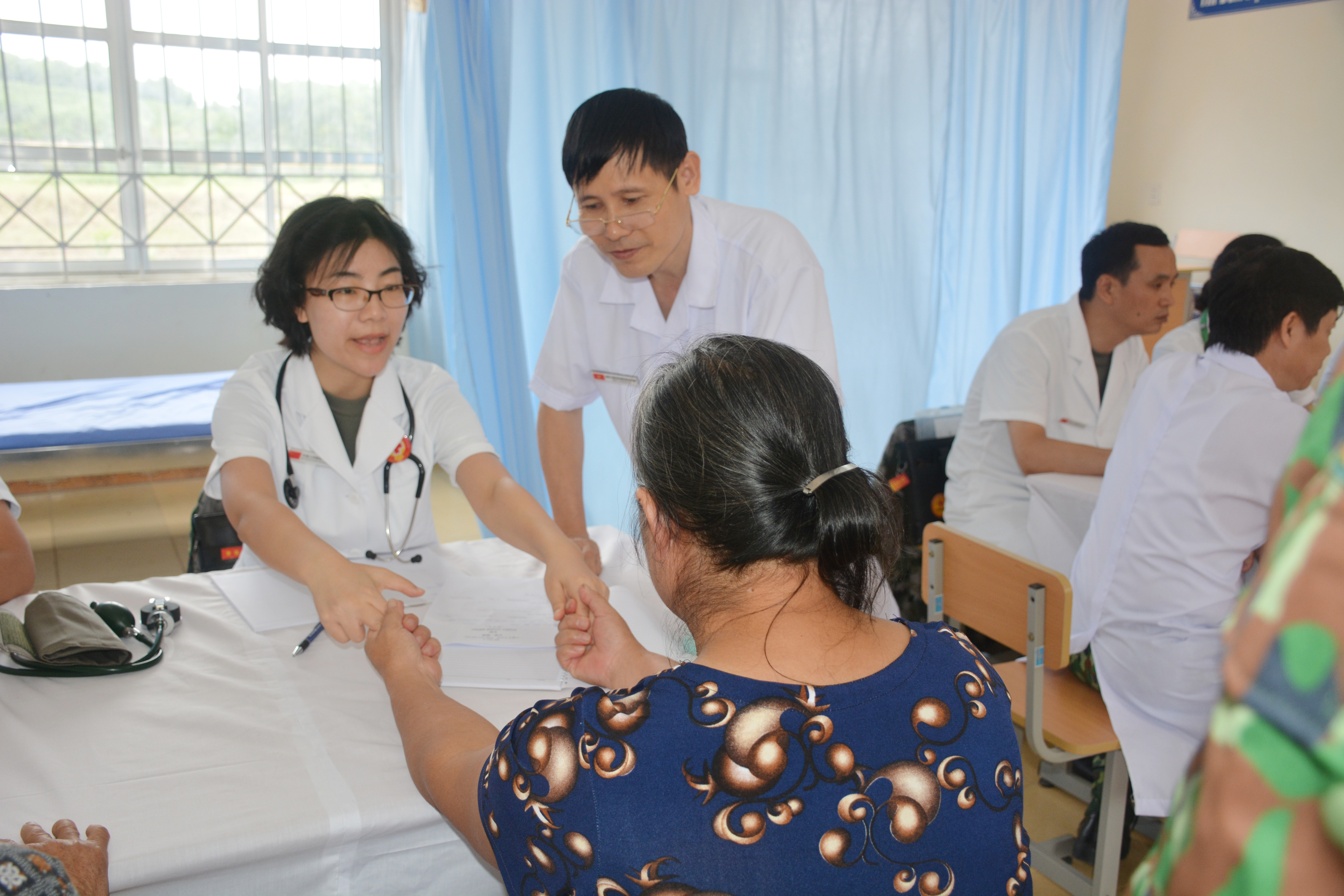 Tổ chức hoạt động khám bệnh, chữa bệnh chung khu vực biên giới