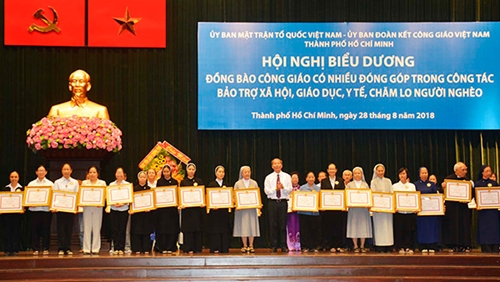 TP Hồ Chí Minh biểu dương 85 tập thể, cá nhân đồng bào Công giáo tiêu biểu