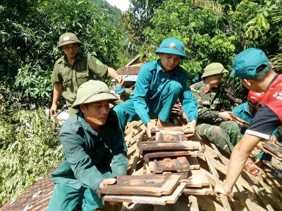 Nghệ An: Gần 2.000 cán bộ, chiến sĩ giúp dân khắc phục hậu quả do mưa lũ