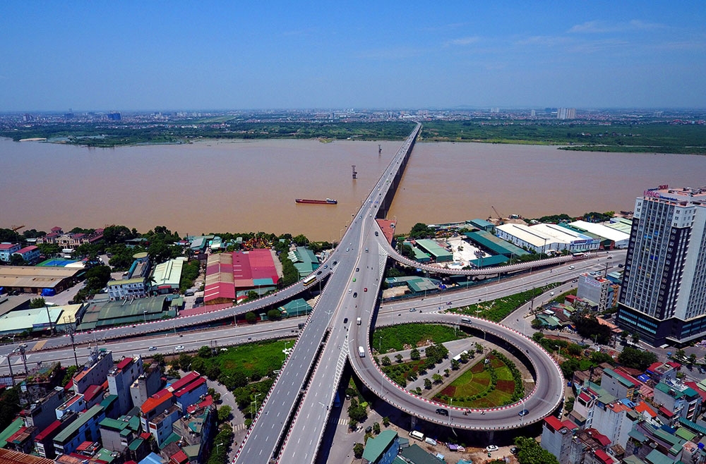 Cầu Vĩnh Tuy nằm ở phía Nam Hà Nội, là một trong những giải pháp giao thông hiệu quả kết nối Hà Nội với các các tỉnh lân cận.